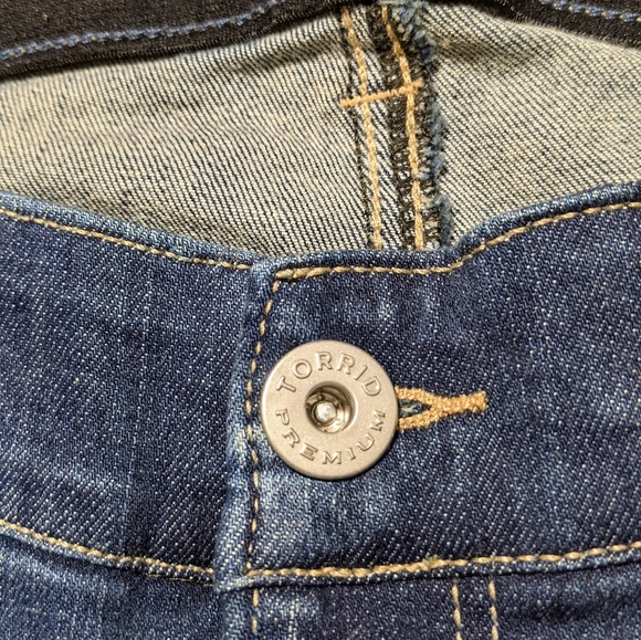 Premium Torrid Bombshell skinny jeans - Picture 6 of 8